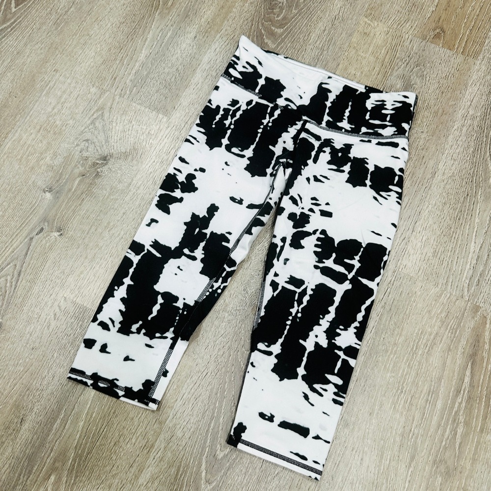 Alo Yoga Womens XS Black White Abstract Tie Dye Cropped Active Capri Leggings